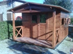 casetta in legno con veranda